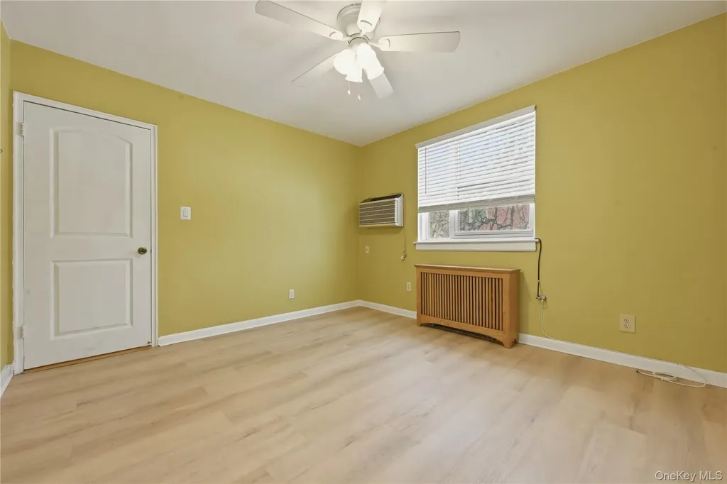 263-33 73rd Avenue Glen Oaks NY 11004