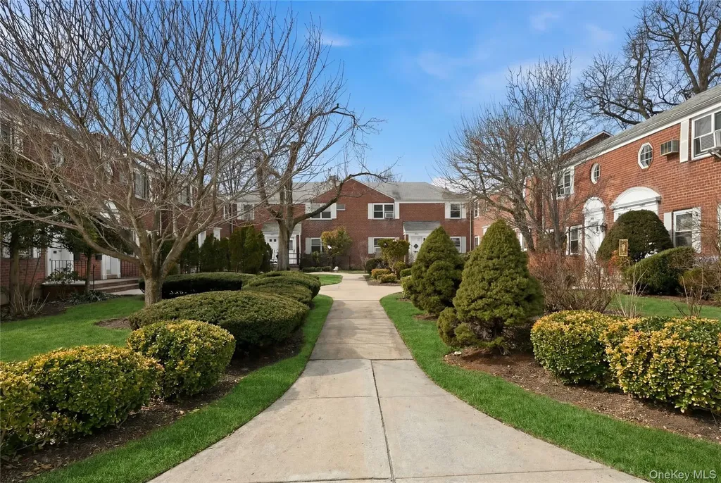 263-33 73rd Avenue Glen Oaks NY 11004