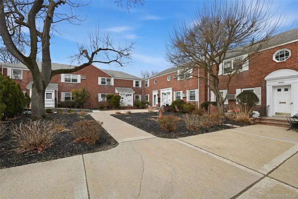 263-33 73rd Avenue Glen Oaks NY 11004