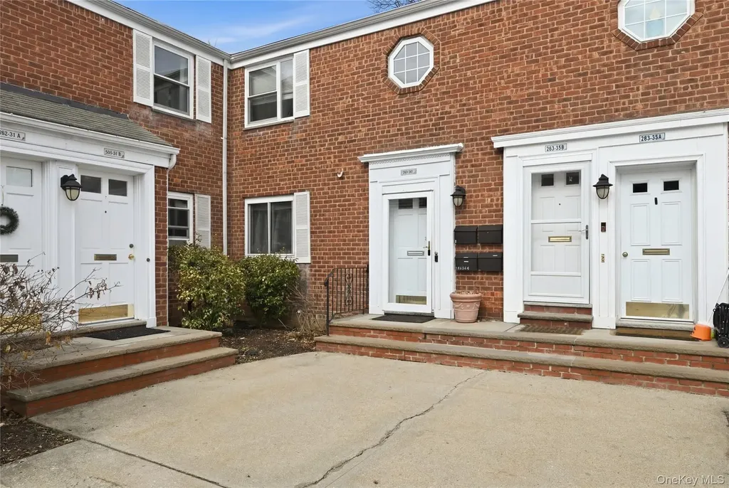 263-33 73rd Avenue Glen Oaks NY 11004