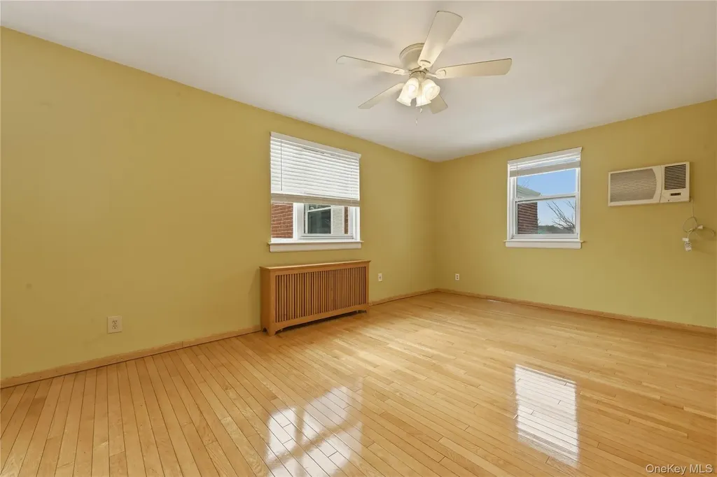 263-33 73rd Avenue Glen Oaks NY 11004