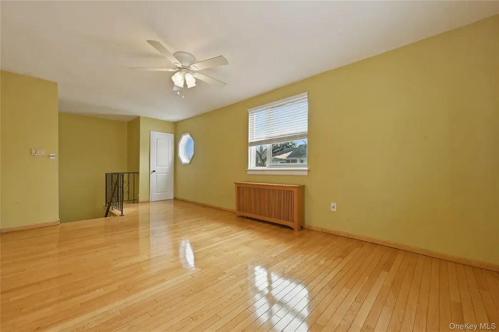 263-33 73rd Avenue Glen Oaks NY 11004