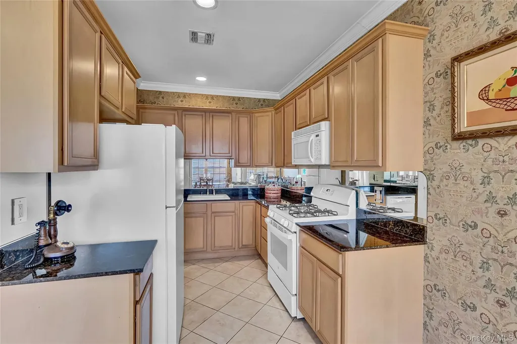 85 Constantine Way Mount Sinai NY 11766