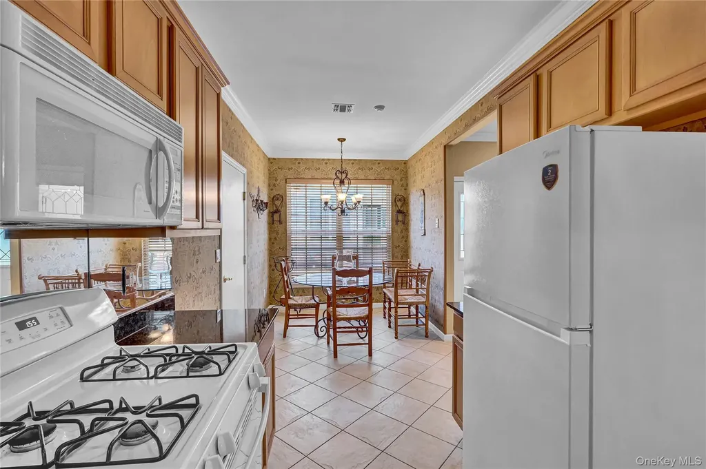 85 Constantine Way Mount Sinai NY 11766
