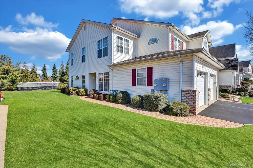 85 Constantine Way Mount Sinai NY 11766