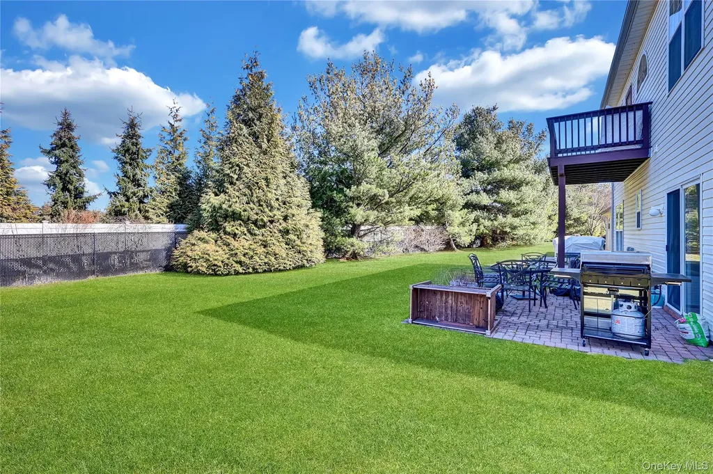 85 Constantine Way Mount Sinai NY 11766