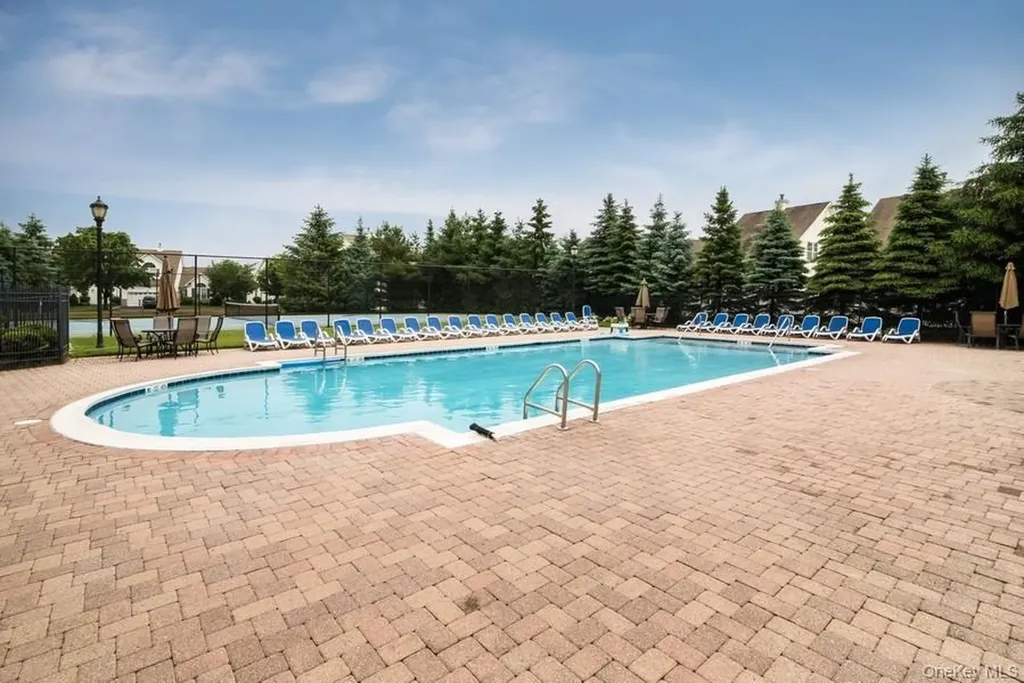 85 Constantine Way Mount Sinai NY 11766