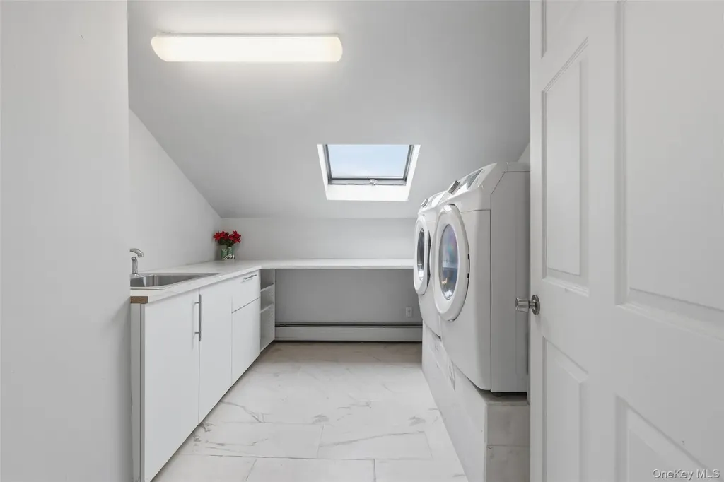 2 N Strawberry Hill Lane West Nyack NY 10994