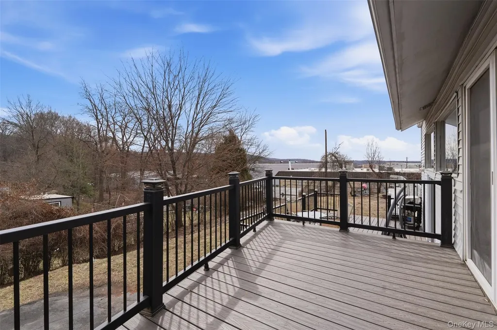2 N Strawberry Hill Lane West Nyack NY 10994