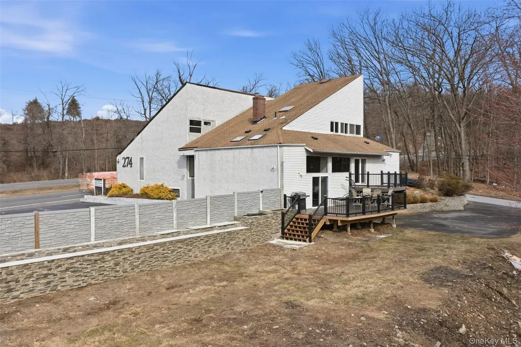 2 N Strawberry Hill Lane West Nyack NY 10994