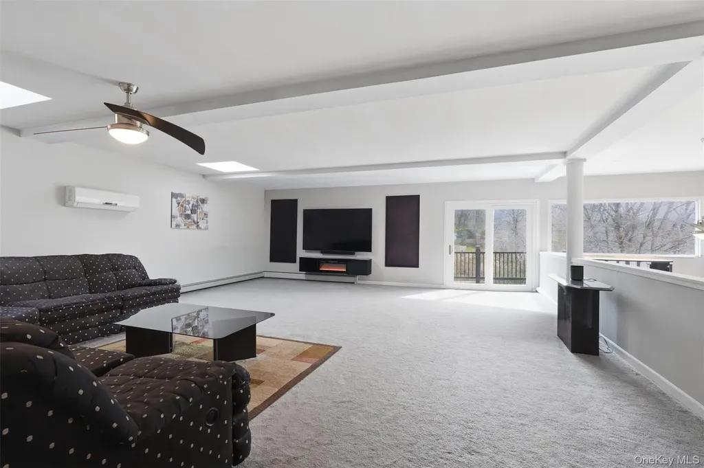 2 N Strawberry Hill Lane West Nyack NY 10994