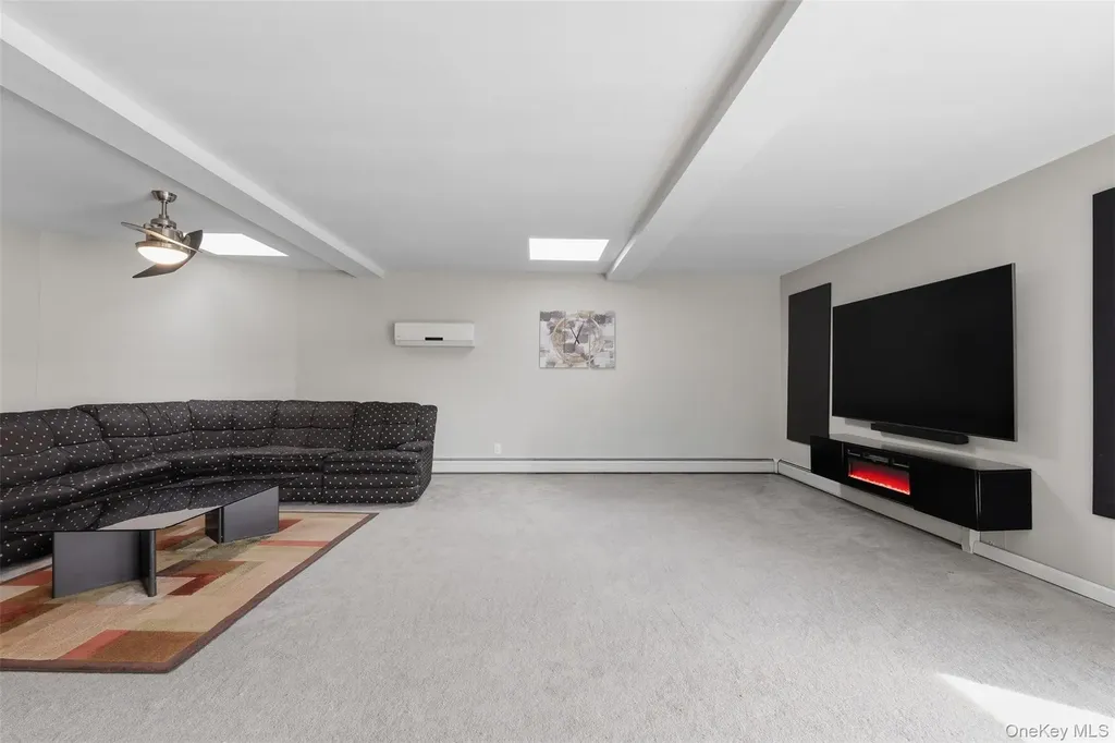 2 N Strawberry Hill Lane West Nyack NY 10994