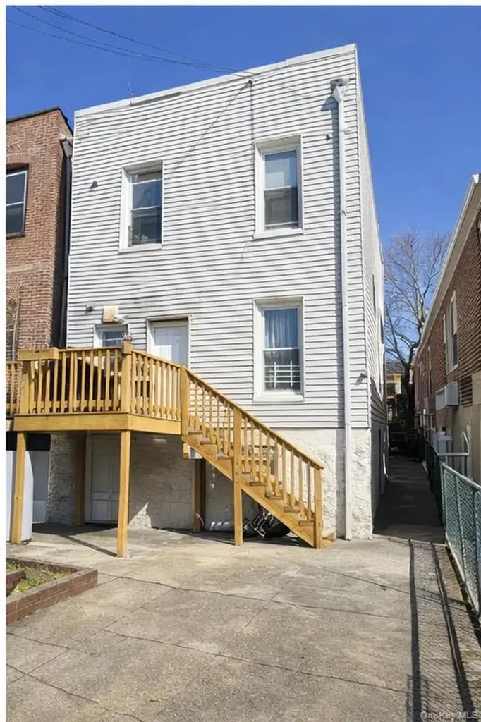 1839 Matthews Avenue Bronx NY 10462