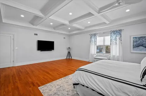 299 Stratton Road New Rochelle NY 10804
