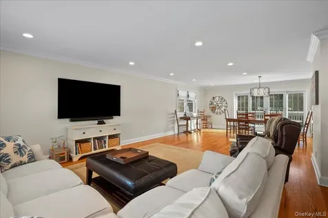299 Stratton Road New Rochelle NY 10804