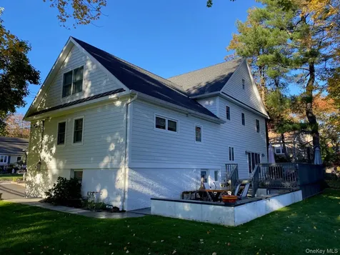299 Stratton Road New Rochelle NY 10804