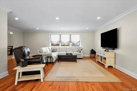 299 Stratton Road New Rochelle NY 10804