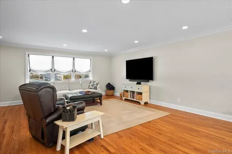 299 Stratton Road New Rochelle NY 10804