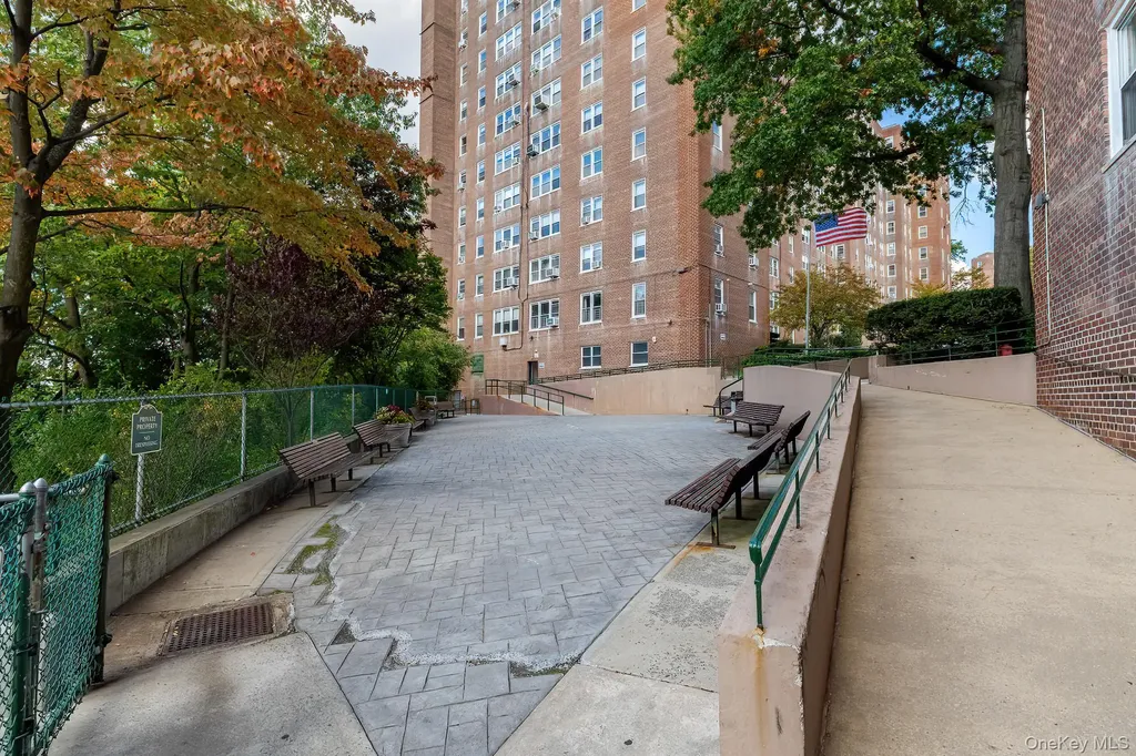 55 Knolls Crescent Bronx NY 10463