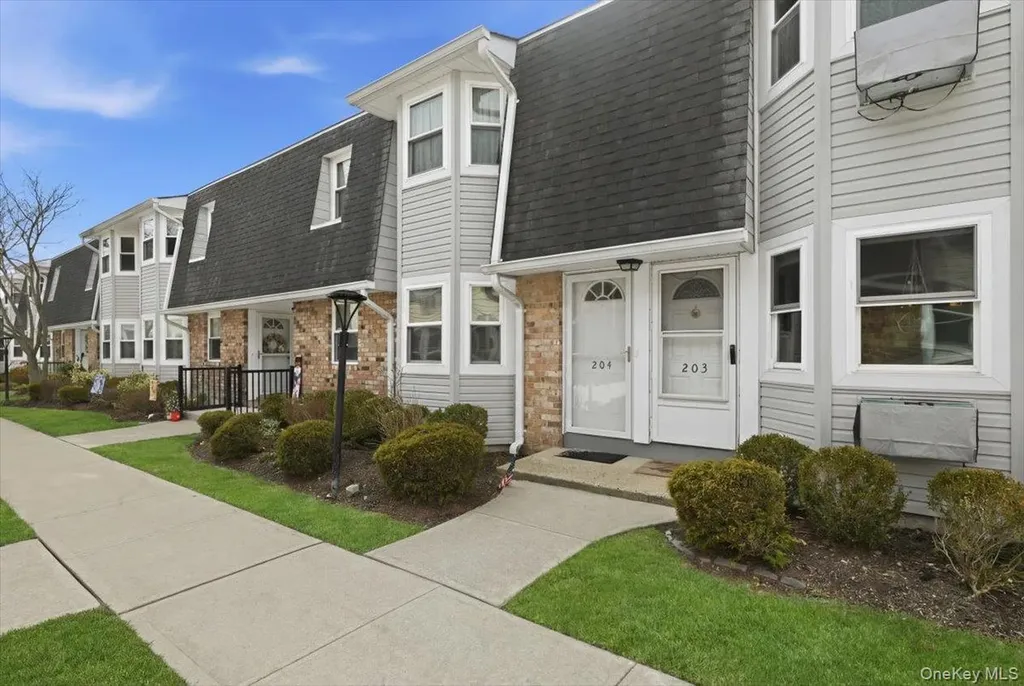 204 Millard Avenue West Babylon NY 11704