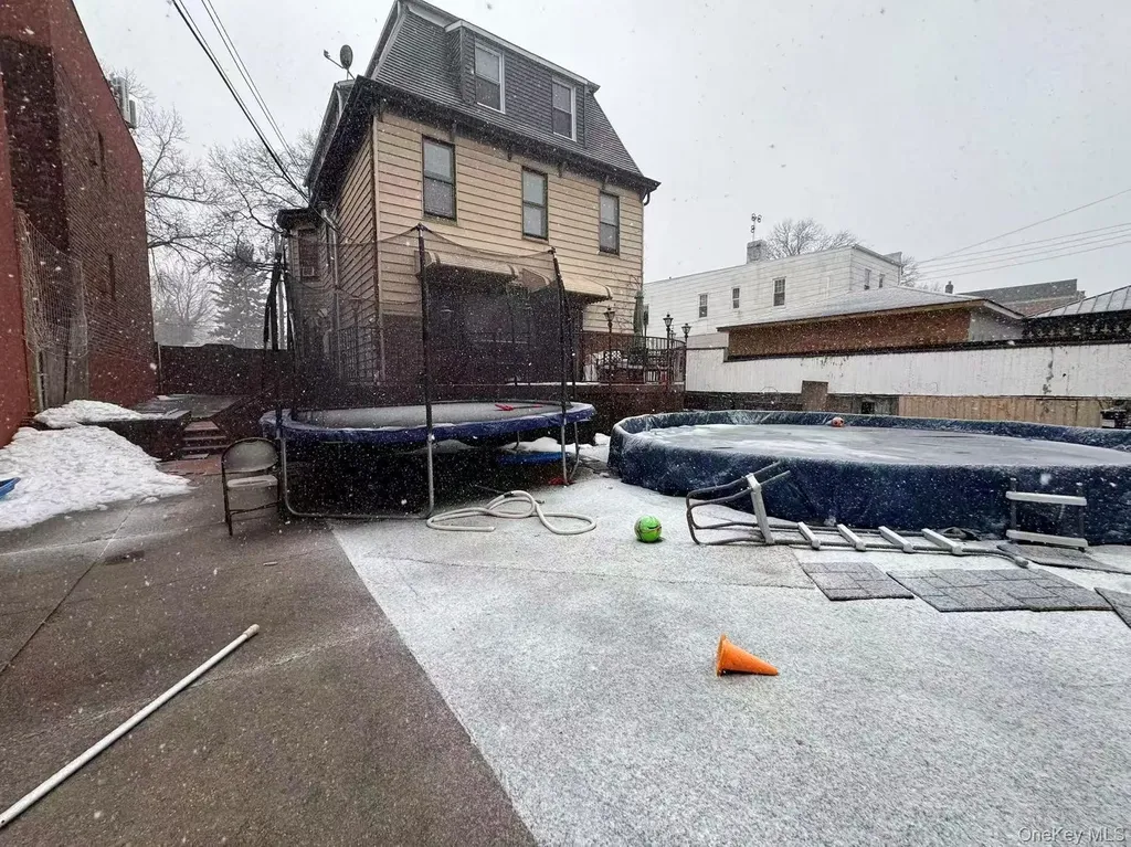 60-59 69th Street Maspeth NY 11378