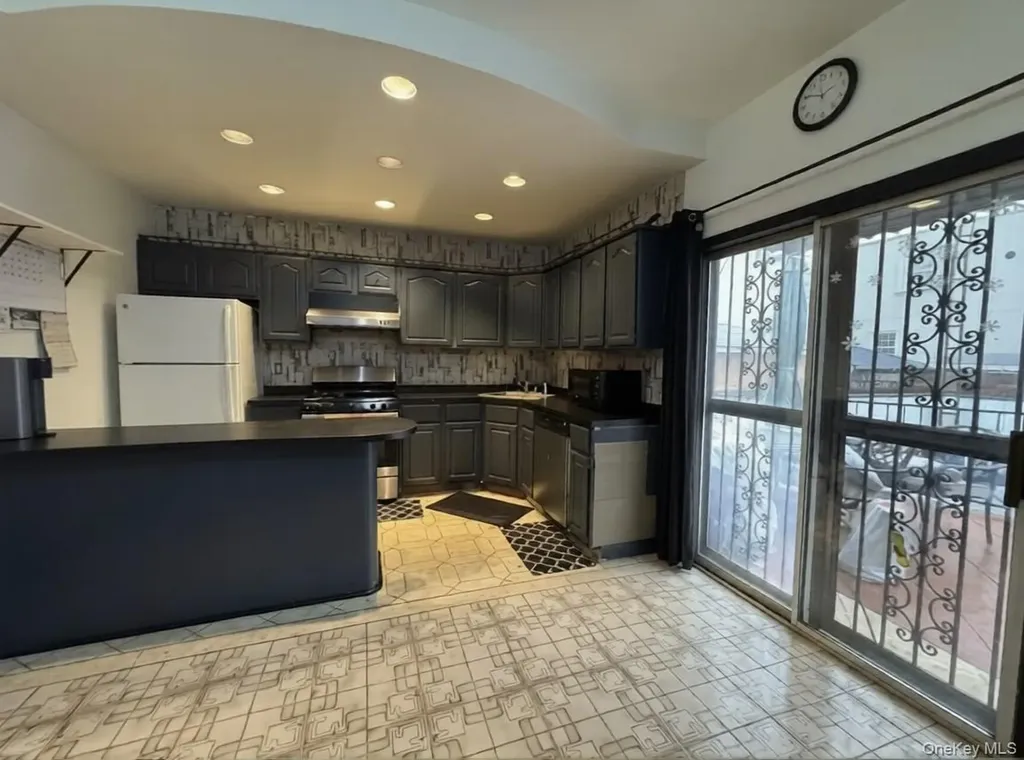 60-59 69th Street Maspeth NY 11378