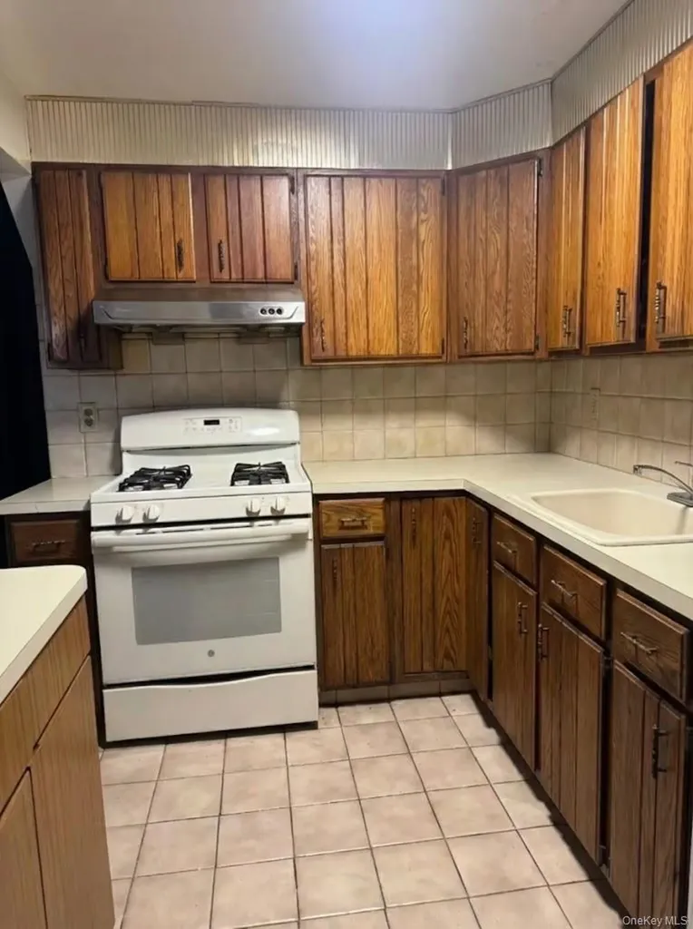 60-59 69th Street Maspeth NY 11378