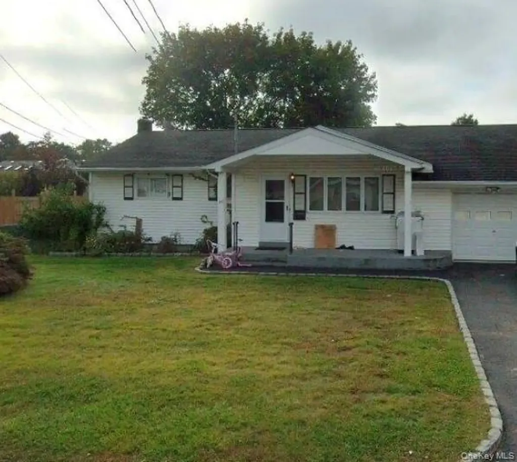 82 Clark Street West Babylon NY 11704