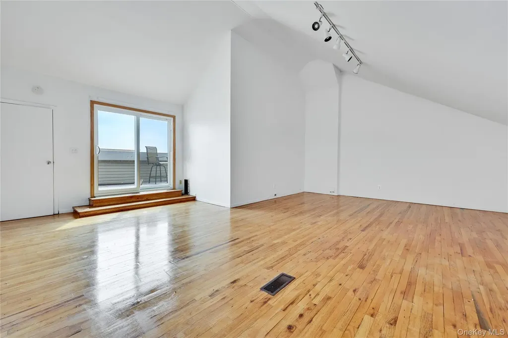 519 West Broadway Long Beach NY 11561