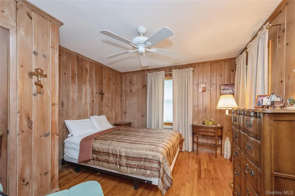 9 Elm Lane NE Stony Brook NY 11790