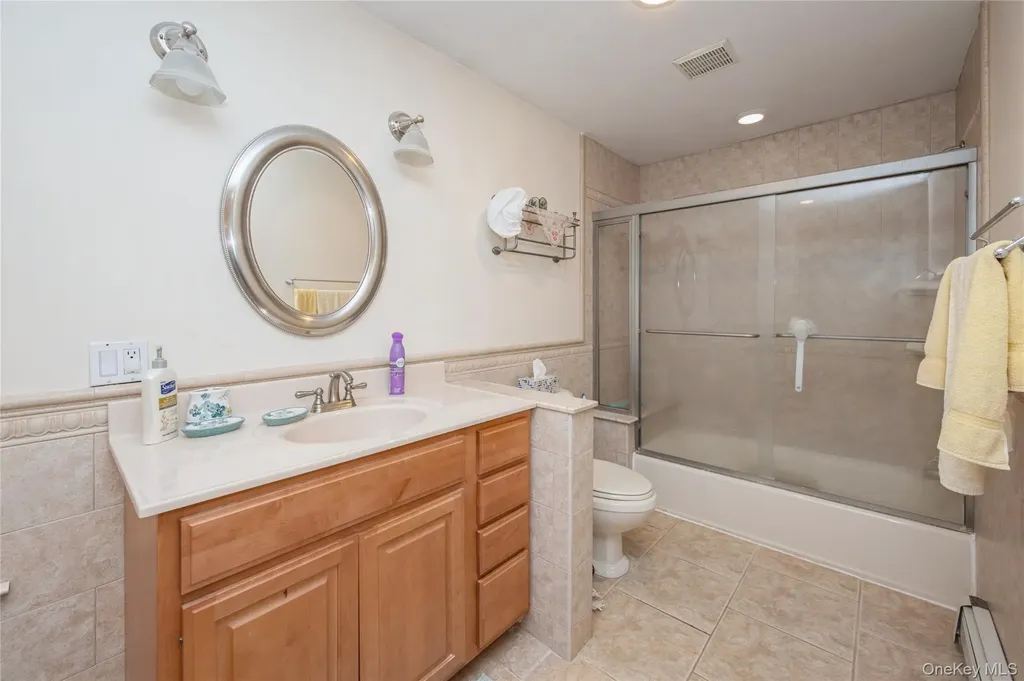 9 Elm Lane NE Stony Brook NY 11790