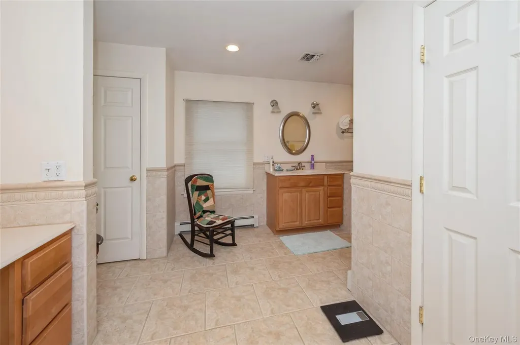 9 Elm Lane NE Stony Brook NY 11790