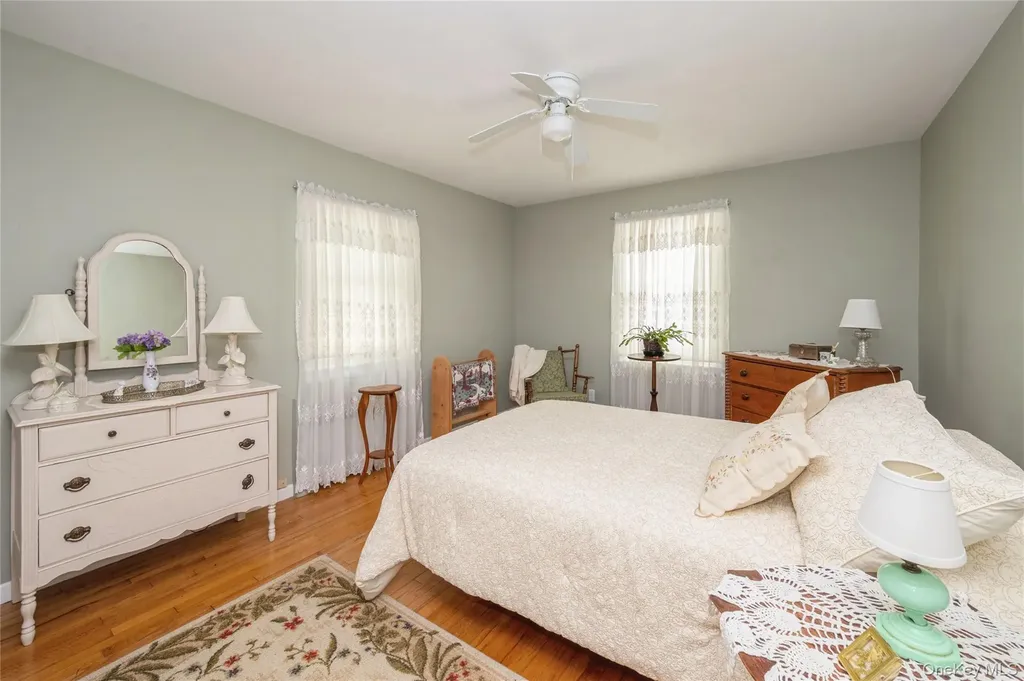 9 Elm Lane NE Stony Brook NY 11790