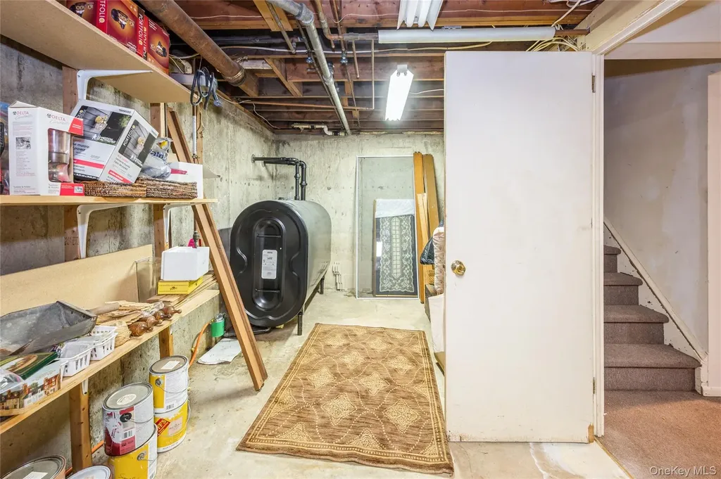 9 Elm Lane NE Stony Brook NY 11790