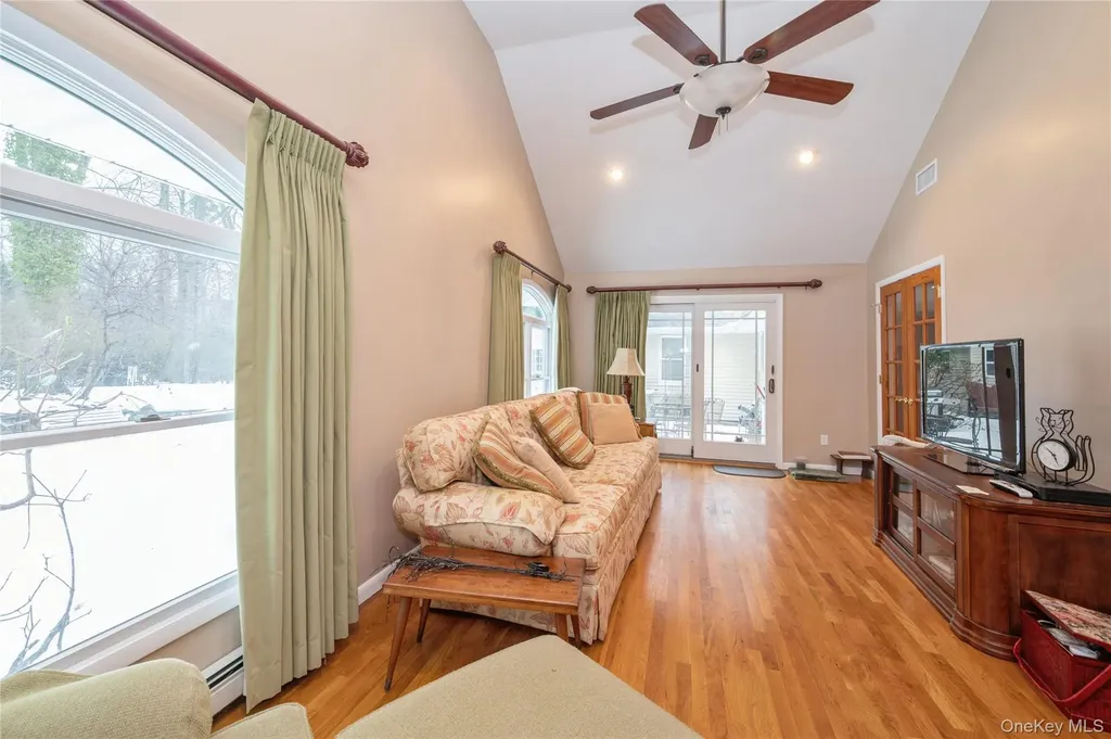 9 Elm Lane NE Stony Brook NY 11790