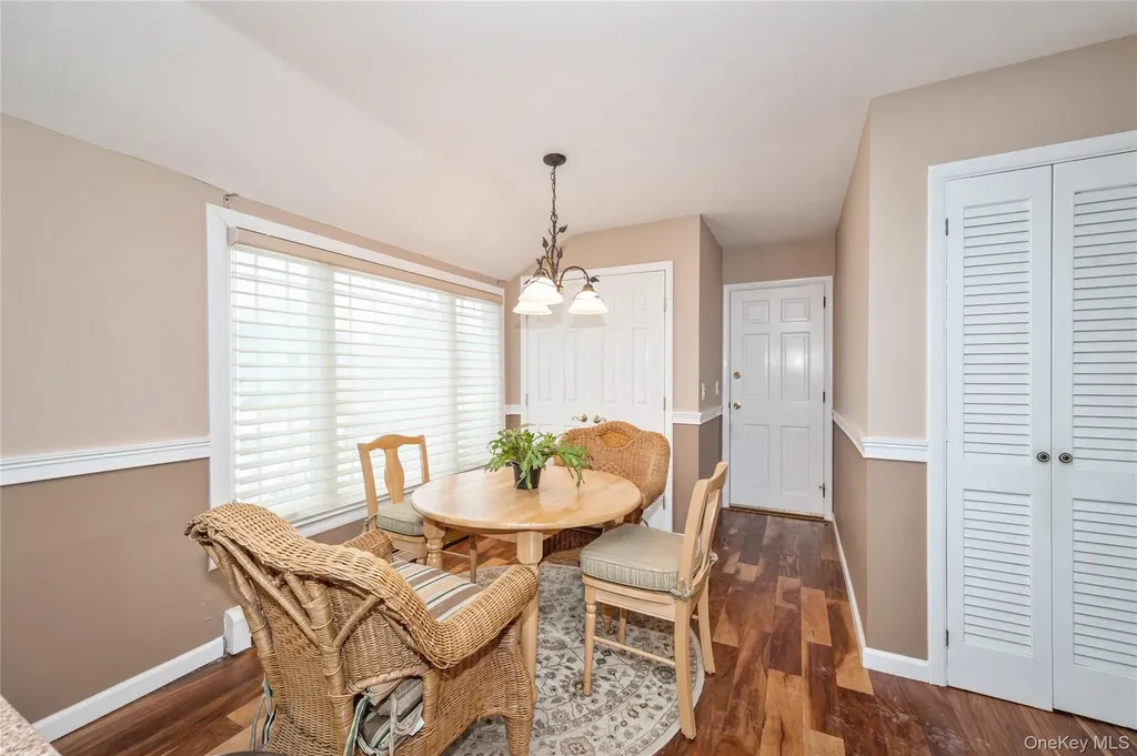 9 Elm Lane NE Stony Brook NY 11790