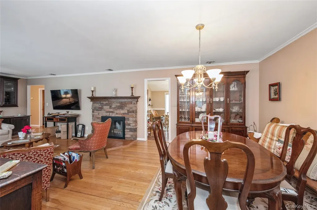 9 Elm Lane NE Stony Brook NY 11790
