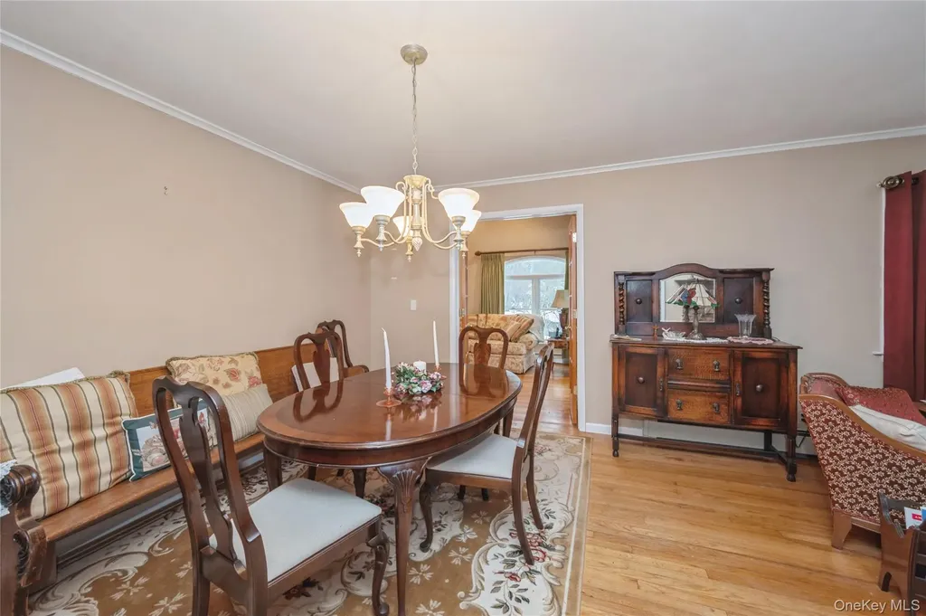 9 Elm Lane NE Stony Brook NY 11790