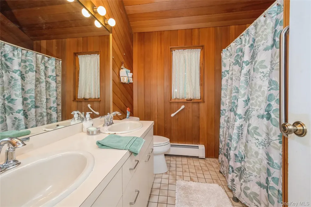 9 Elm Lane NE Stony Brook NY 11790