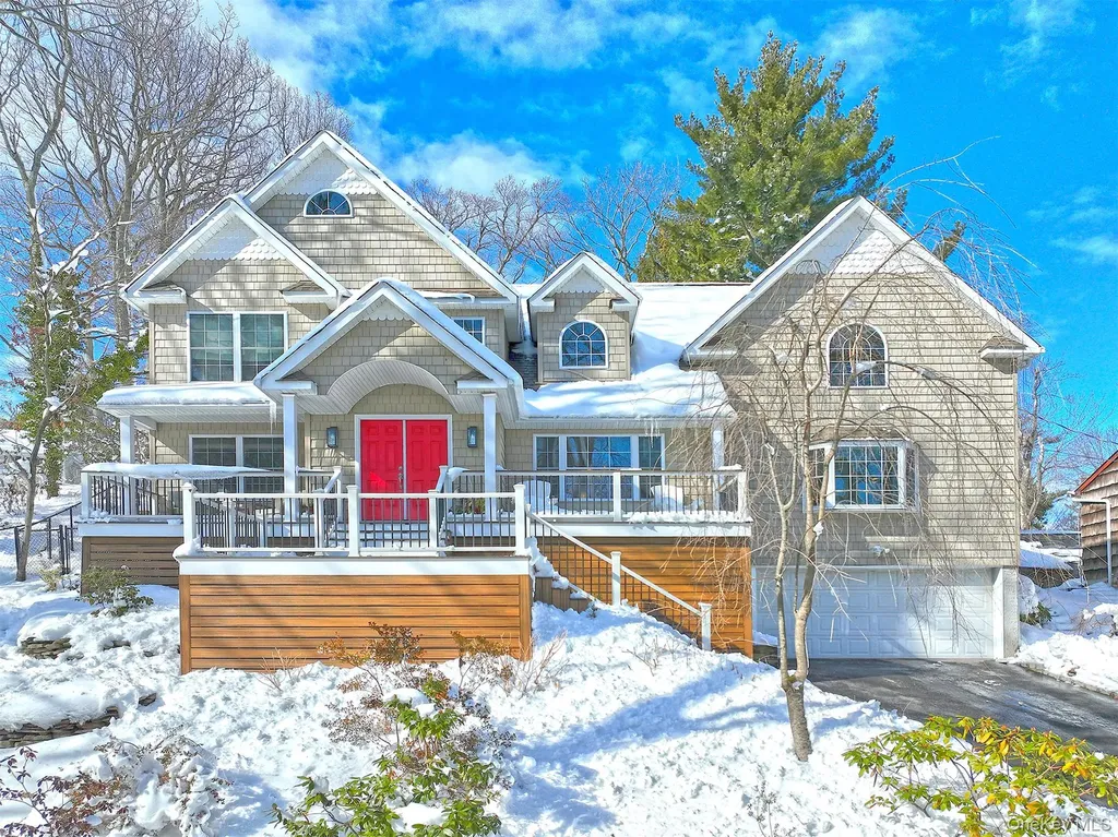 11 Westfield Drive Centerport NY 11721