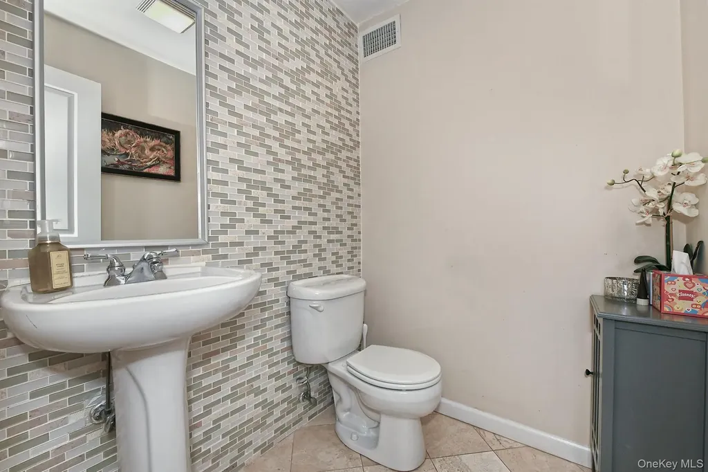 11 Westfield Drive Centerport NY 11721