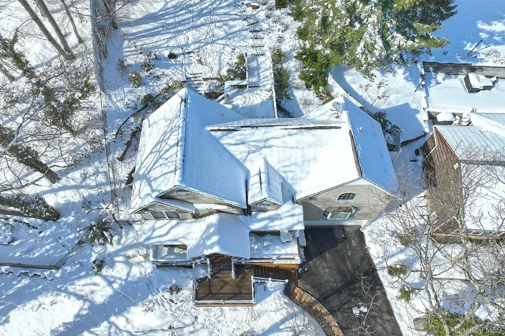 11 Westfield Drive Centerport NY 11721