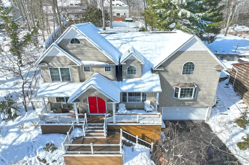 11 Westfield Drive Centerport NY 11721