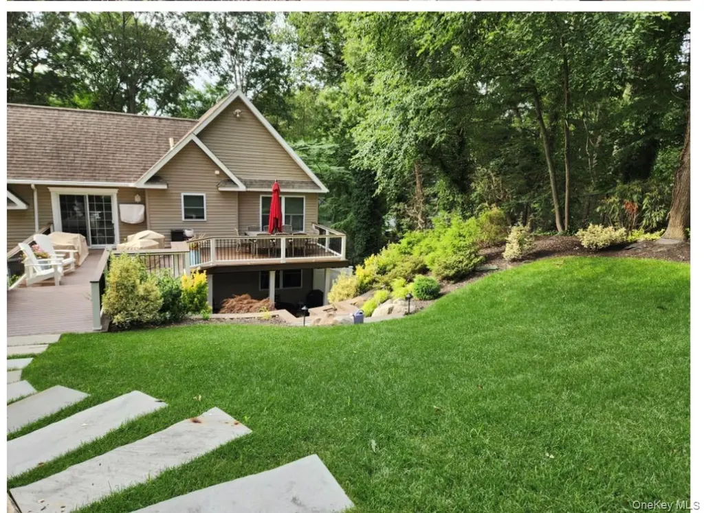 11 Westfield Drive Centerport NY 11721