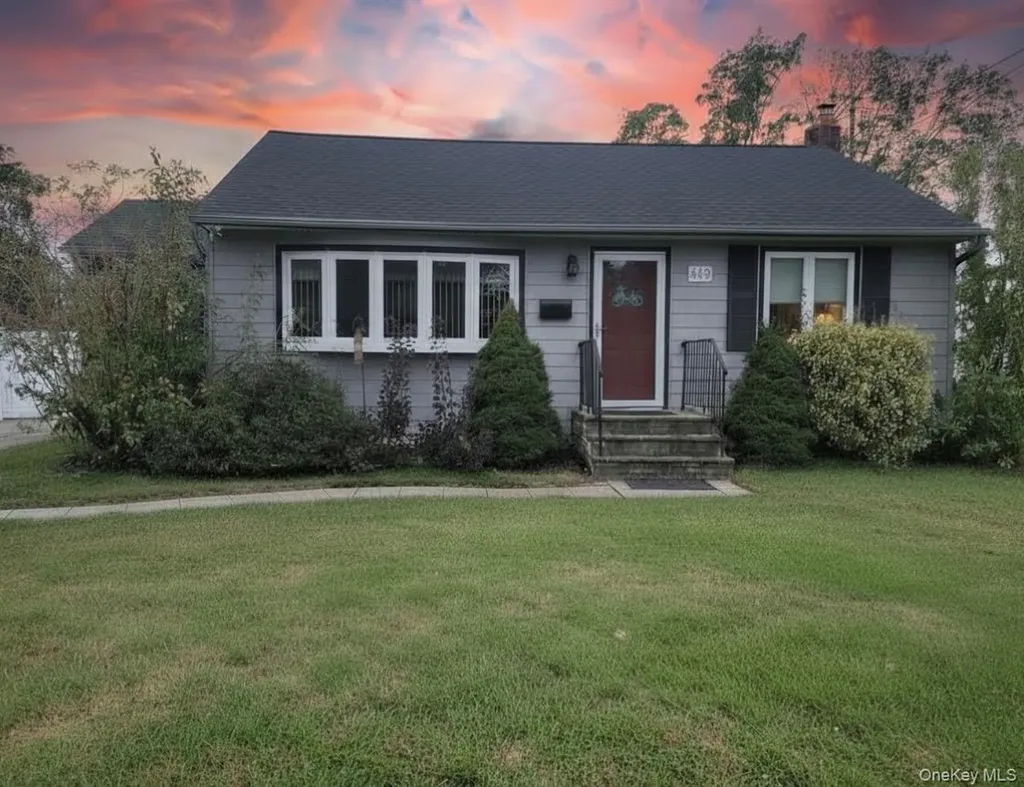 449 52nd Street Lindenhurst NY 11757