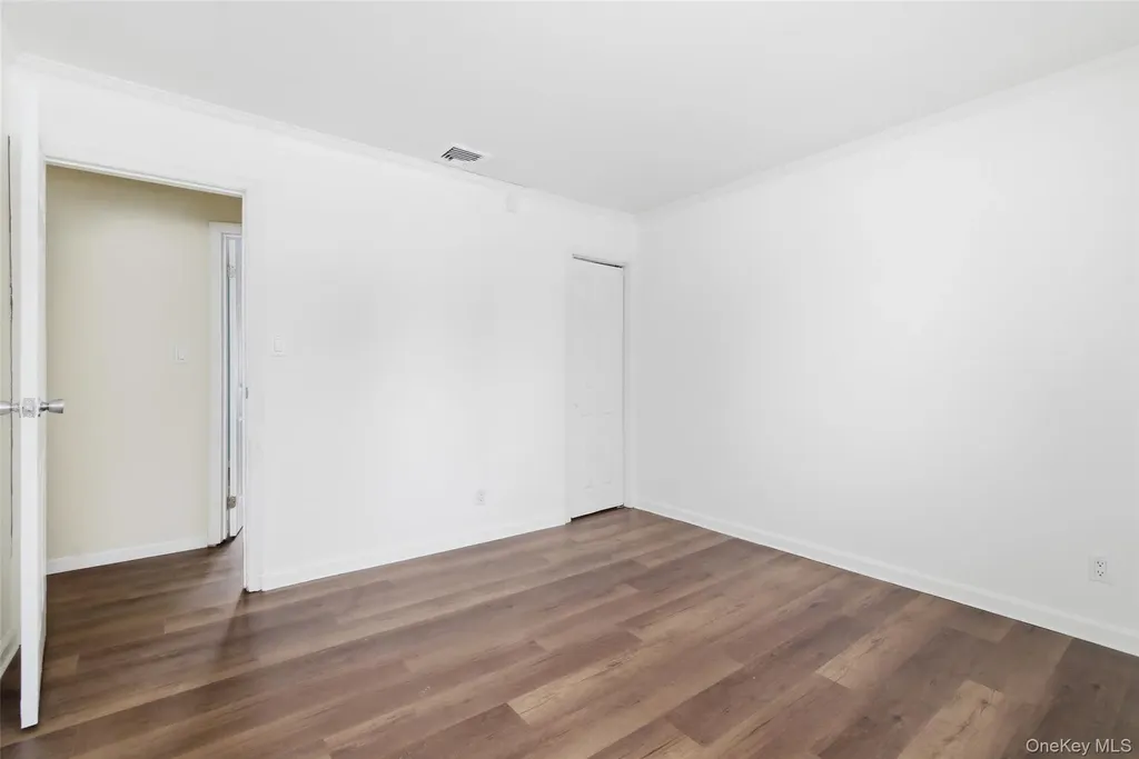 449 52nd Street Lindenhurst NY 11757