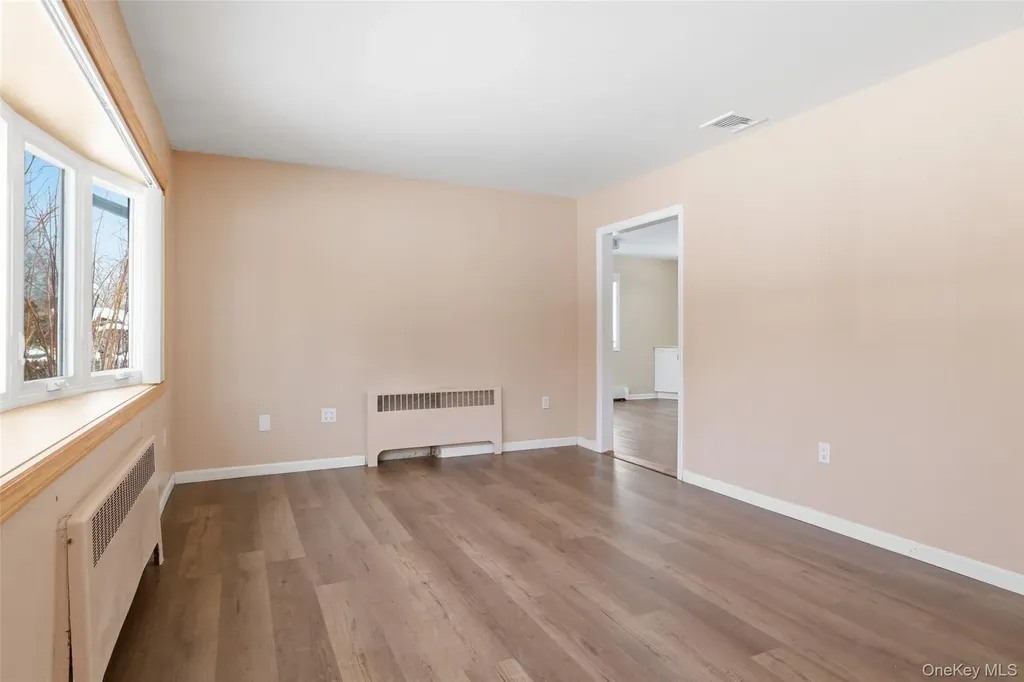 449 52nd Street Lindenhurst NY 11757