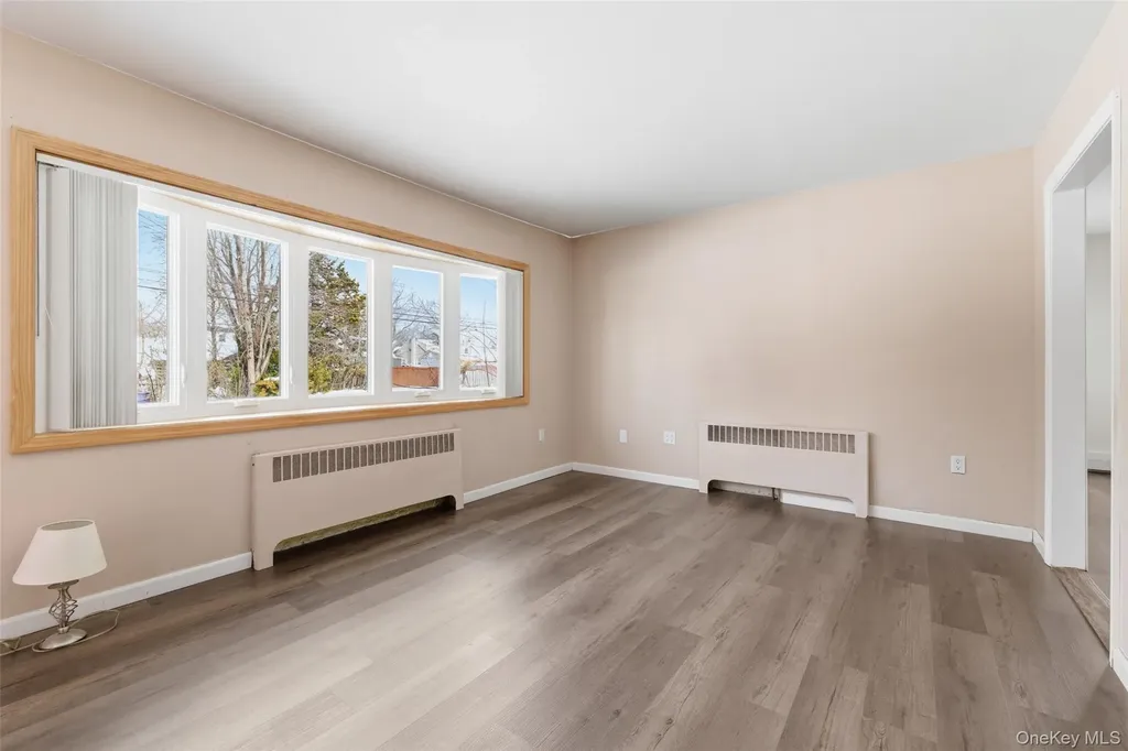 449 52nd Street Lindenhurst NY 11757