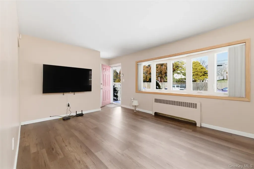 449 52nd Street Lindenhurst NY 11757