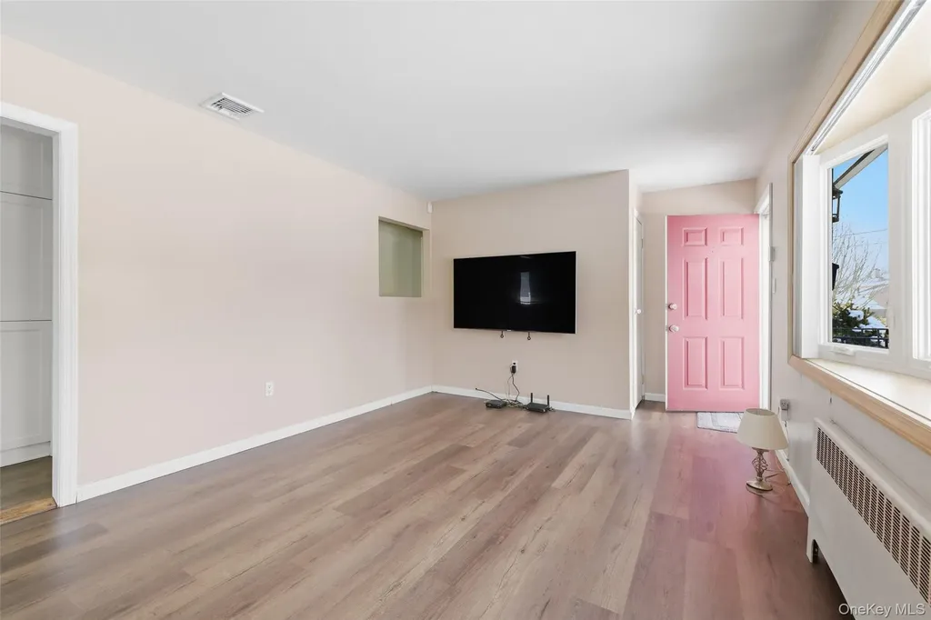 449 52nd Street Lindenhurst NY 11757